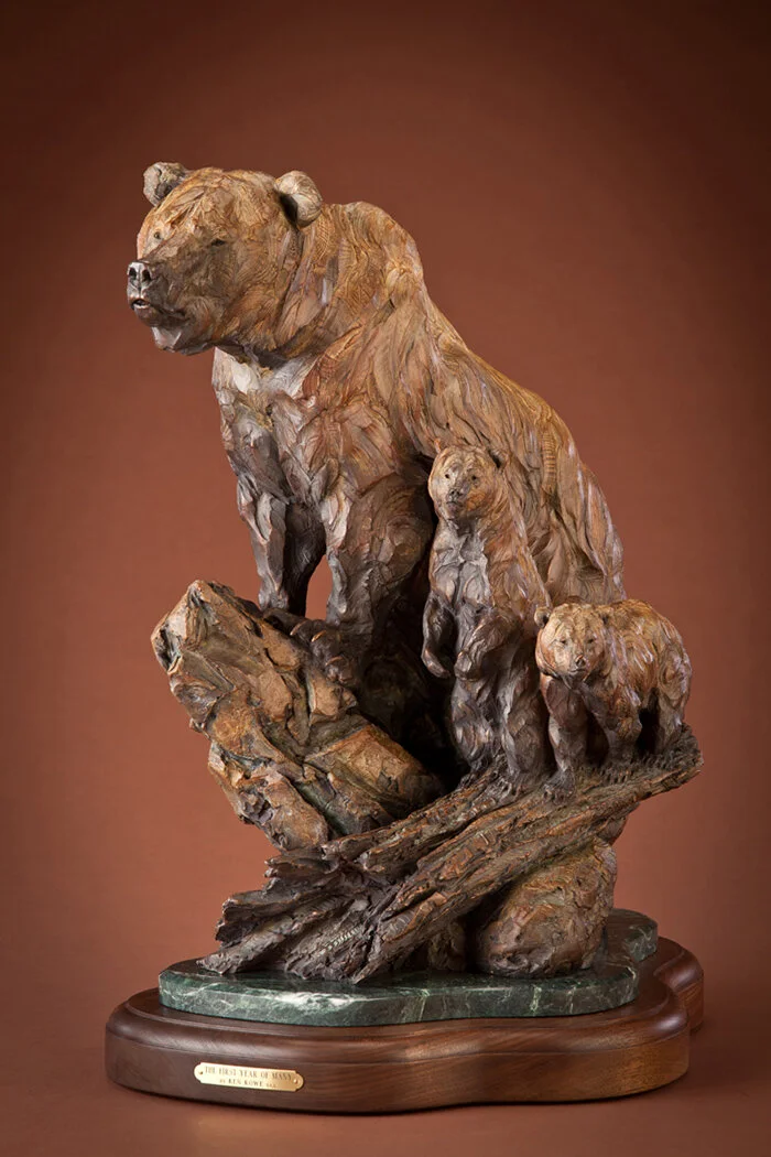「Den Mother」というタイトルの彫刻作品 Den Mother — Rowe Fine Art Gallery